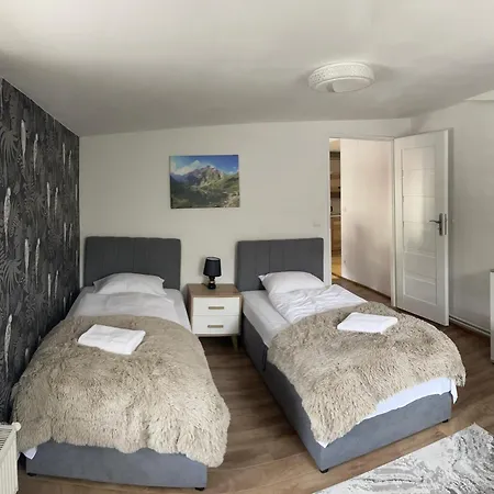 Przystanek - Ul Karkonoska 2 *