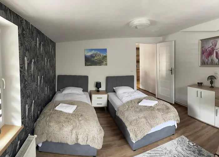 Przystanek - Ul Karkonoska 2 *